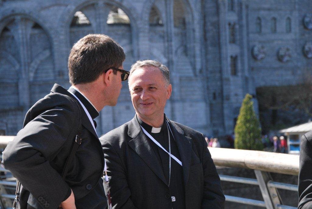 Mgr Eric de Moulins-Beaufort et Mgr Jean-Yves Nahmias, évêques auxiliaires (…). © Pierre-Louis Lensel.