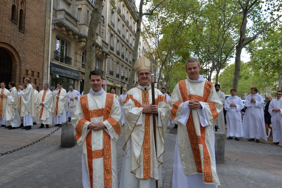 Ordinations diaconales en vue du sacerdoce 2019. Par Mgr Thibault Verny, évêque auxiliaire de Paris, le 8 septembre 2019 au Saint-Esprit. © Marie-Christine Bertin / Diocèse de Paris.