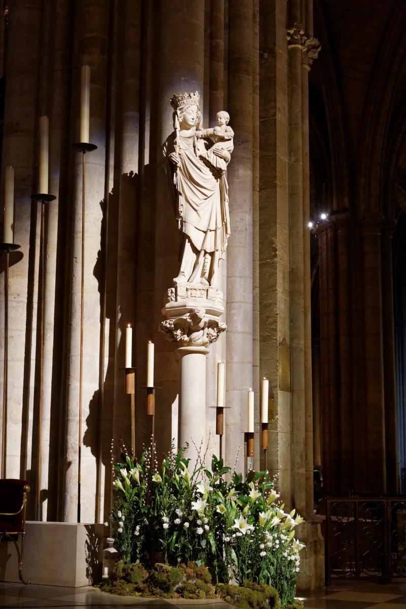 Statue Notre Dame de Paris. À Notre-Dame de Paris, avant l'incendie. © Yannick Boschat / Diocèse de Paris.