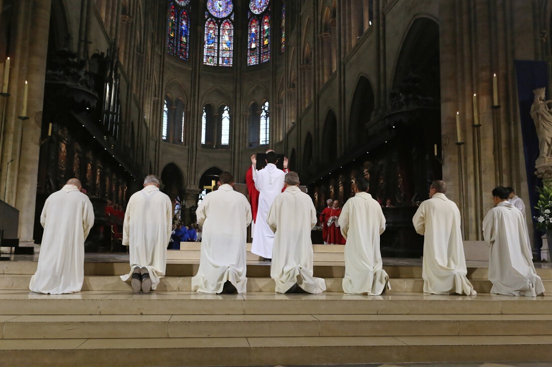 Prière d'ordination. © Yannick Boschat / Diocèse de Paris.