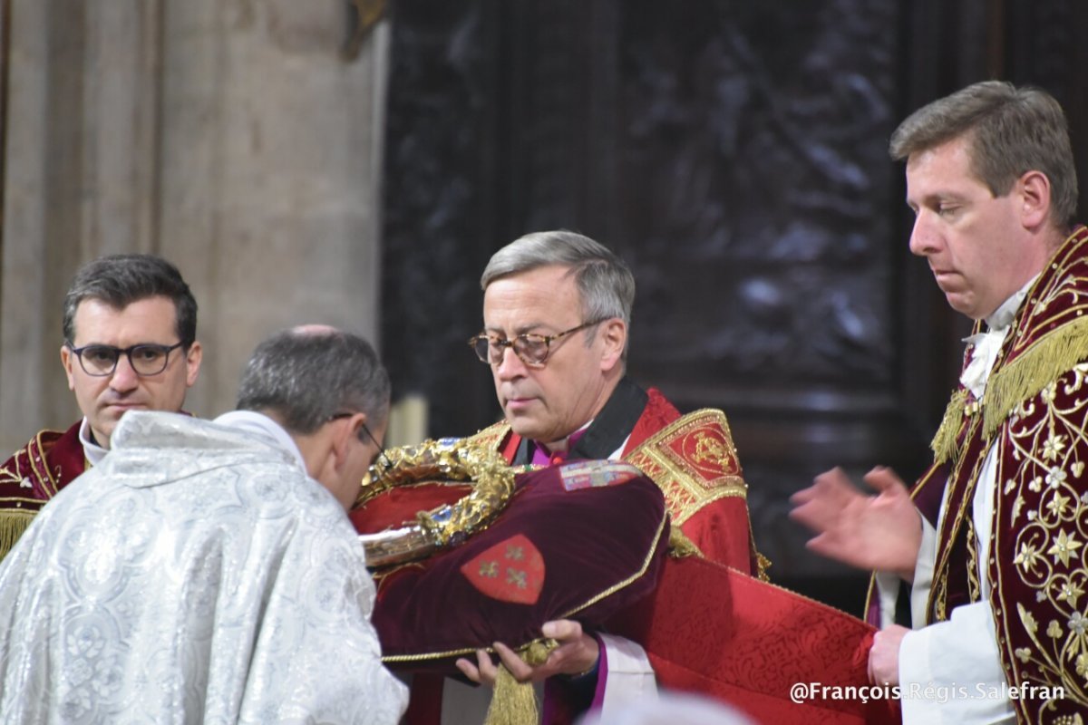 “Marche de Saint-Joseph”, vénération de la Couronne d'épines à (…). 