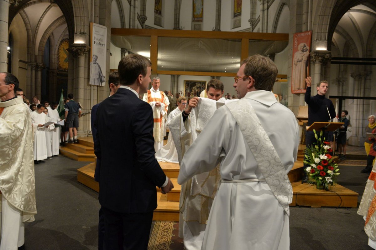 Ordinations diaconales en vue du sacerdoce à Saint-Hippolyte. © Marie-Christine Bertin / Diocèse de Paris.