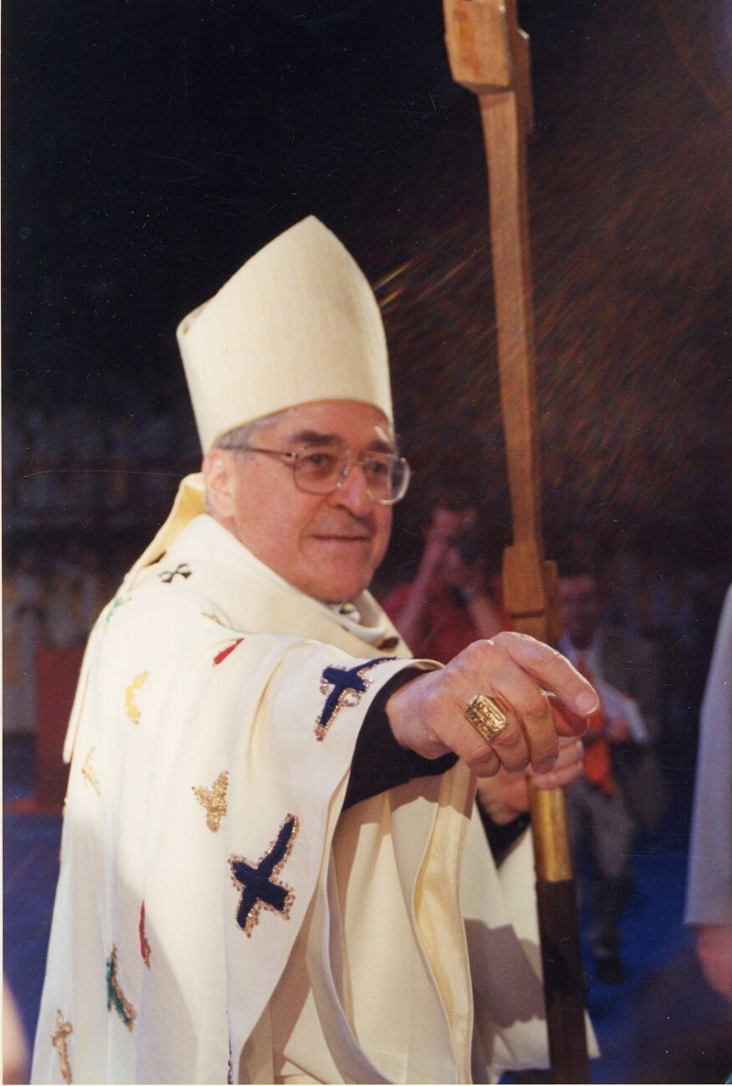 Rassemblement à Bercy pour la messe chrismale. Le 19 avril 2000. 