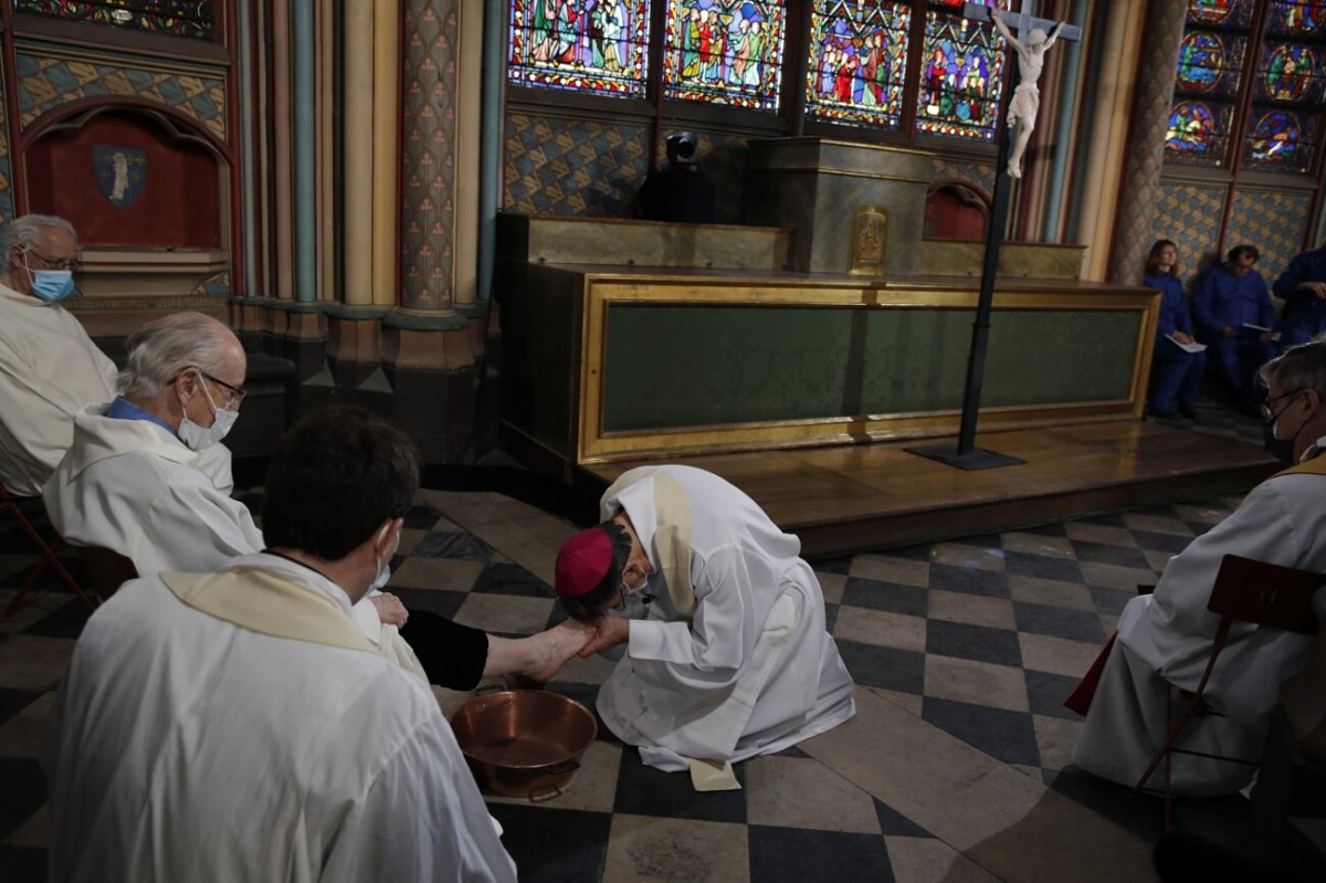 Méditation de Pâques à Notre-Dame de Paris. © Christophe Ena / Associated Press.