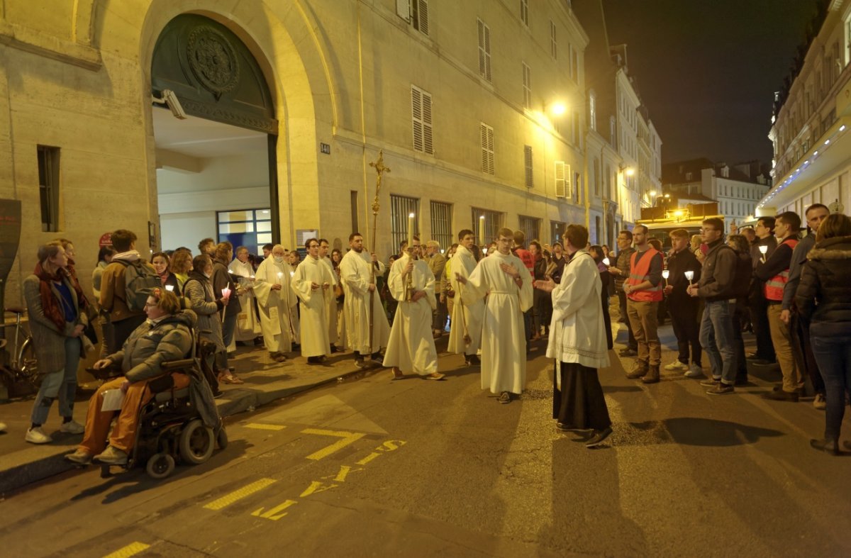 Procession mariale “Marcher avec Marie”. © Trung Hieu Do / Diocèse de Paris.