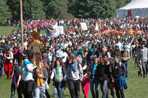 Mai 2009 : week-end de la Pentecôte, FRAT à Jambville. 12 000 jeunes collégiens des huit diocèses d'Île-de-France 