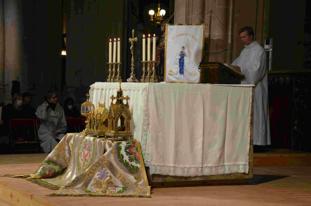 Accueil des reliques de sainte Geneviève à Saint-Germain l'Auxerrois. © Michel Pourny / Diocèse de Paris.