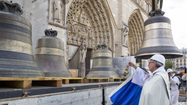 Bénédiction des cloches de retour à Notre-Dame de Paris