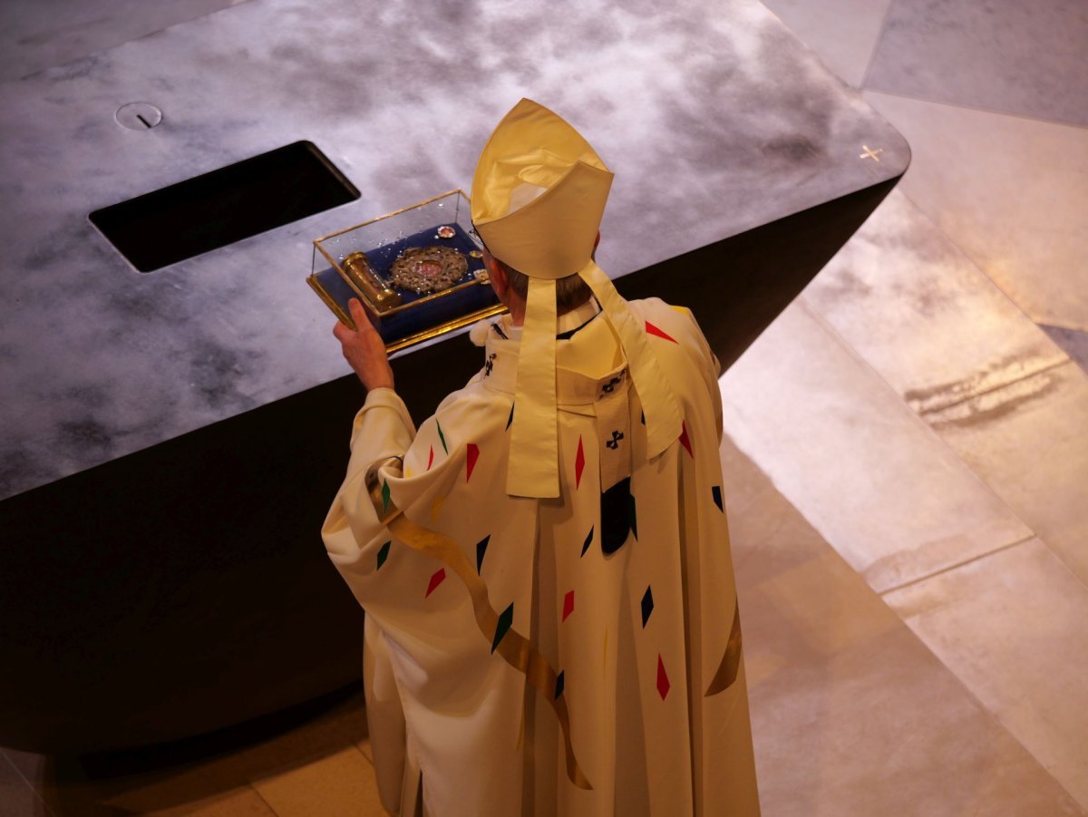 Messe de consécration de l'autel de Notre-Dame de Paris. © Yannick Boschat / Diocèse de Paris.