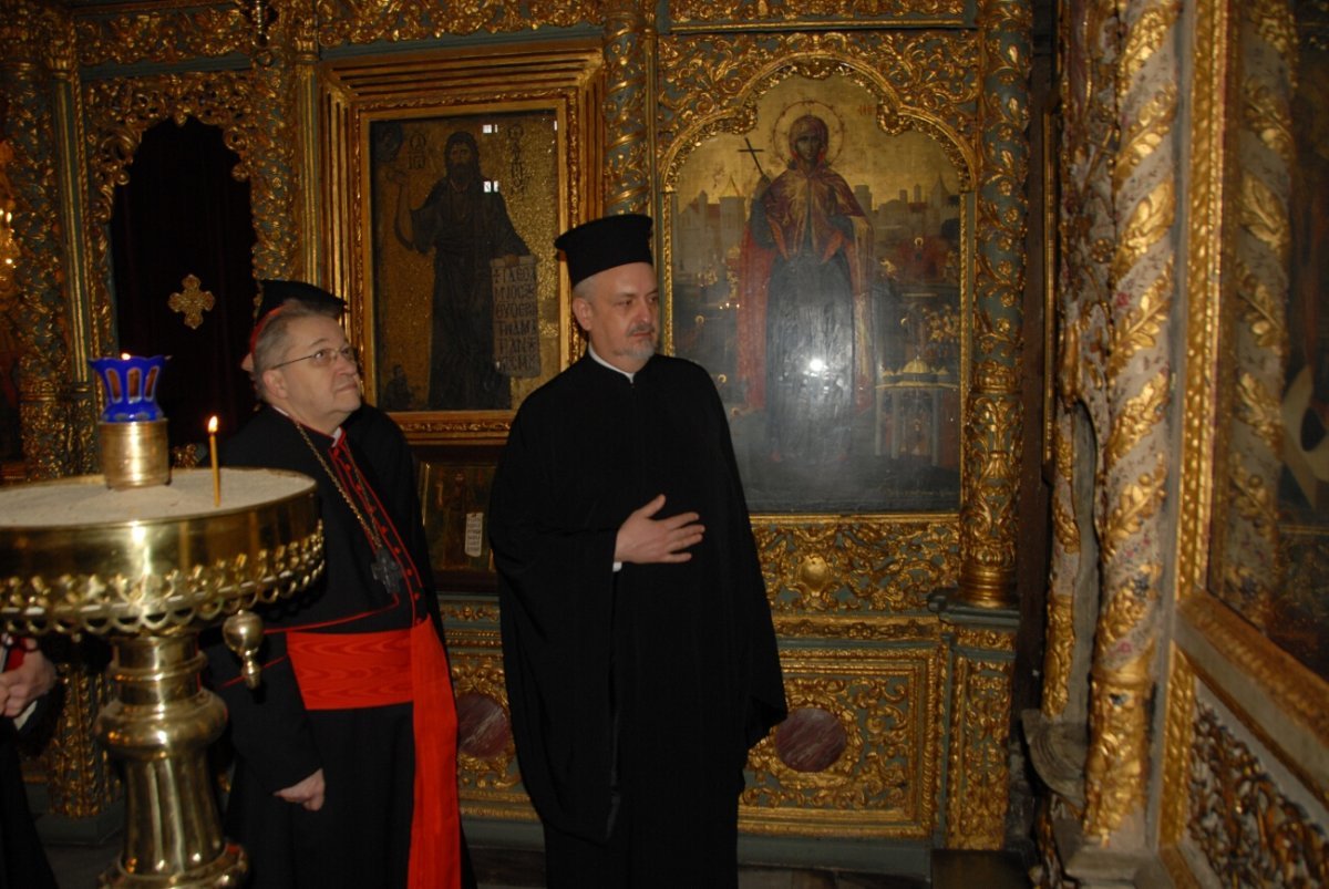 Le Cardinal André Vingt-Trois visitant la cathédrale patriarcale. 