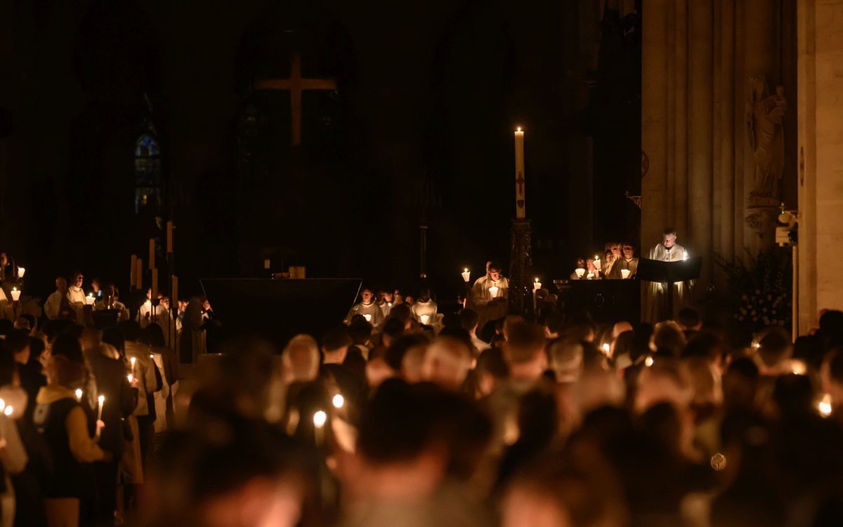Vigile pascale à Notre-Dame de Paris 2025. © Jean-Baptiste Delerue.