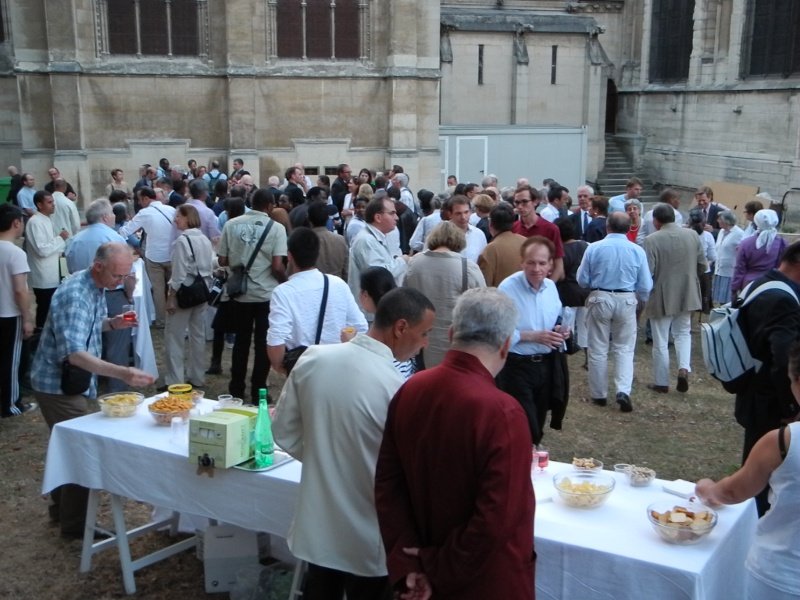 Un temps convivial était organisé après la cérémonie dans le jardin du (…). © Pierre-Louis Lensel.