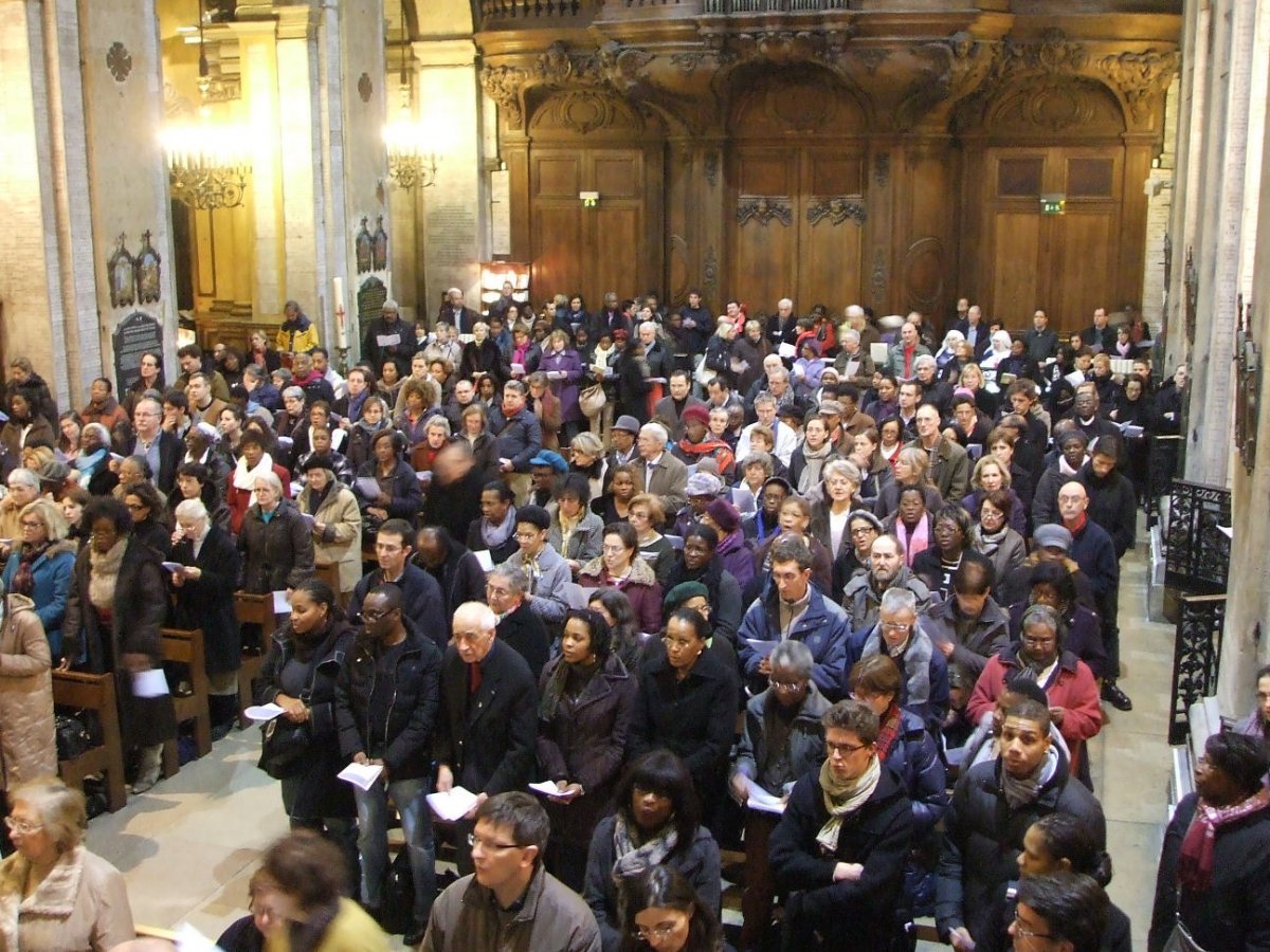 Un millier de personnes ont participé à la cérémonie d'inauguration de (…). © Notre-Dame des Victoires 