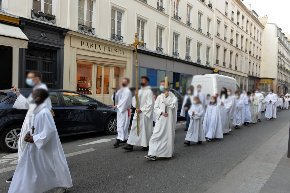 Rassemblement des servants et servantes de la liturgie. © Marie-Christine Bertin / Diocèse de Paris.