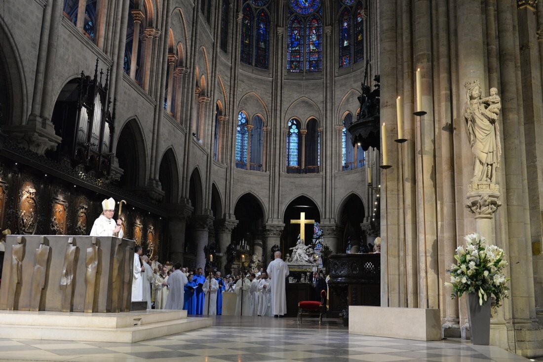 Prière mariale. © Marie-Christine Bertin / Diocèse de Paris.