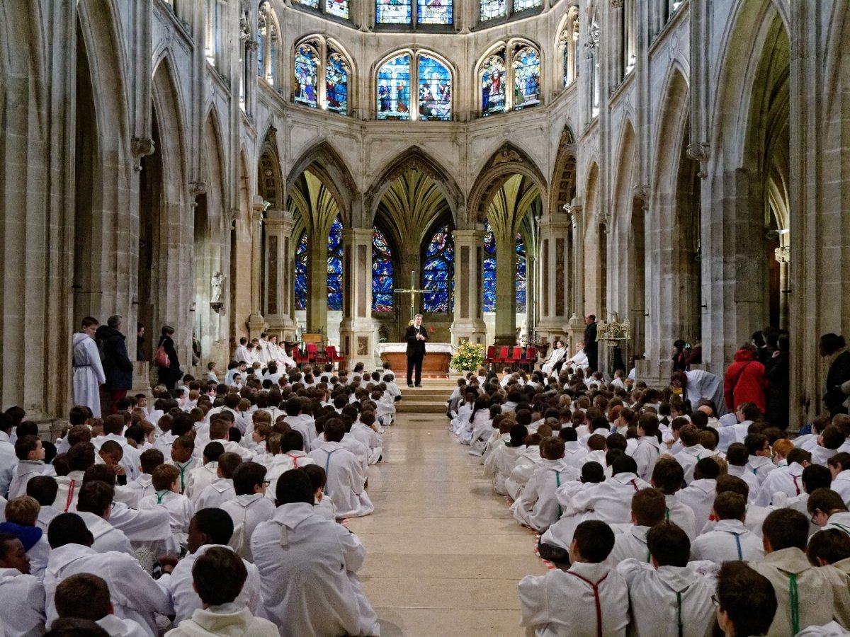 Rencontre avec Mgr Michel Aupetit, archevêque de Paris, à Saint-Séverin. © Yannick Boschat / Diocèse de Paris.