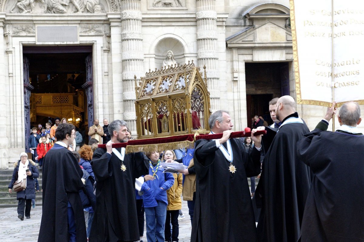 Neuvaine à sainte Geneviève : Messe et procession. © Trung Hieu Do / Diocèse de Paris.