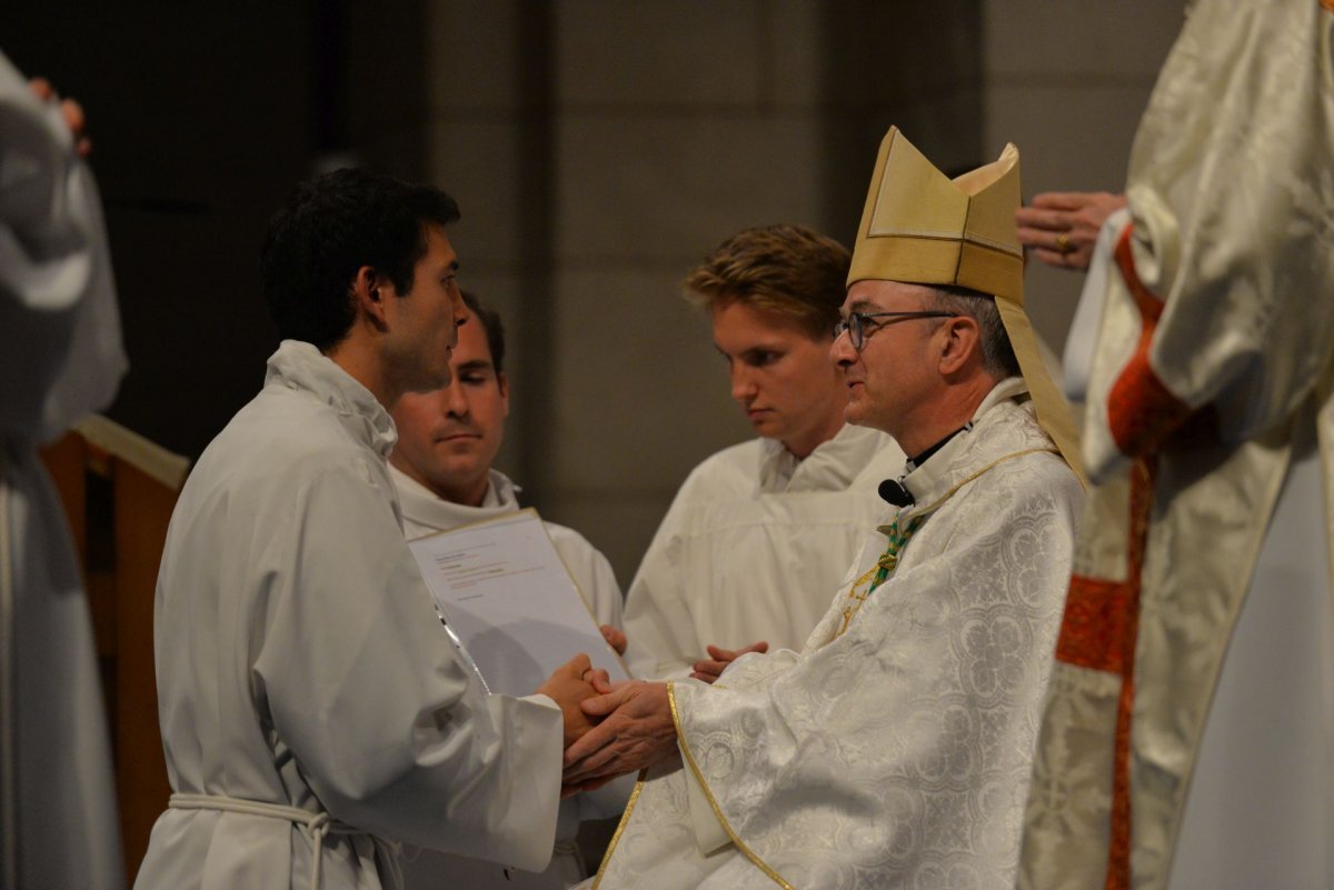 Ordinations diaconales en vue du sacerdoce à Saint-François de Sales. © Marie-Christine Bertin / Diocèse de Paris.