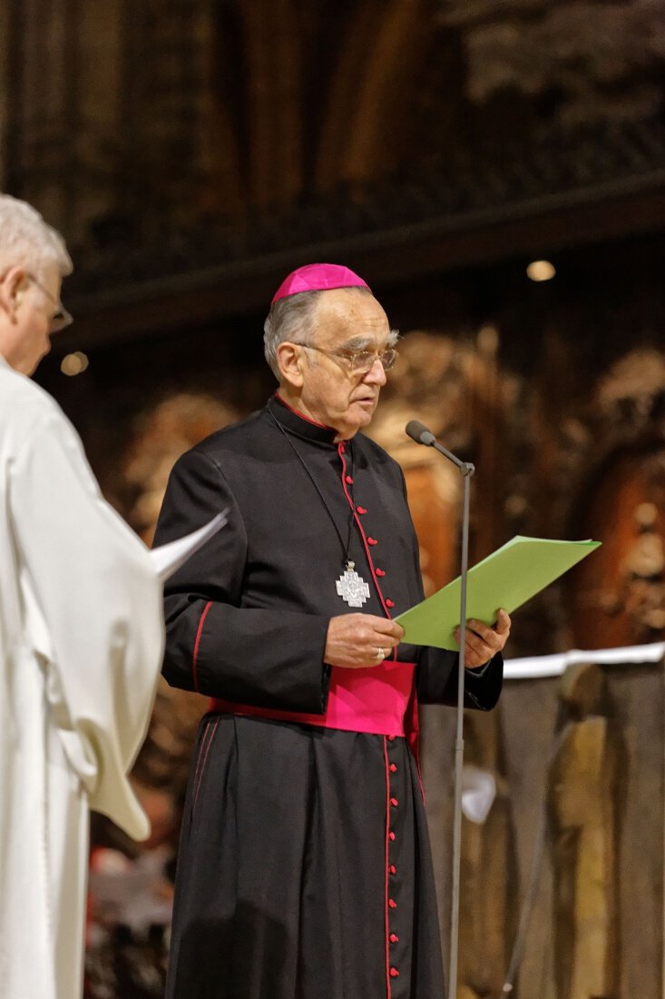 Prière pour la paix par Mgr Pontier. © Yannick Boschat / Diocèse de Paris.