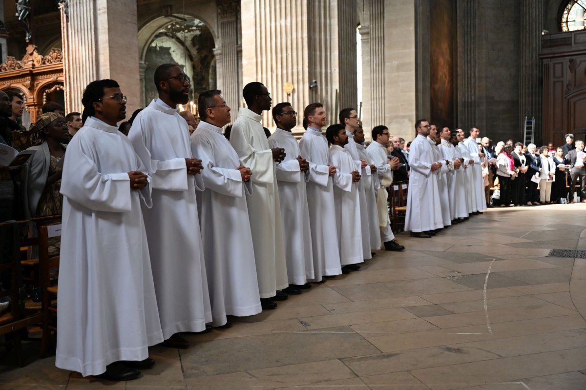 Ordinations diaconales de jésuites. © Marie-Christine Bertin / Diocèse de Paris.