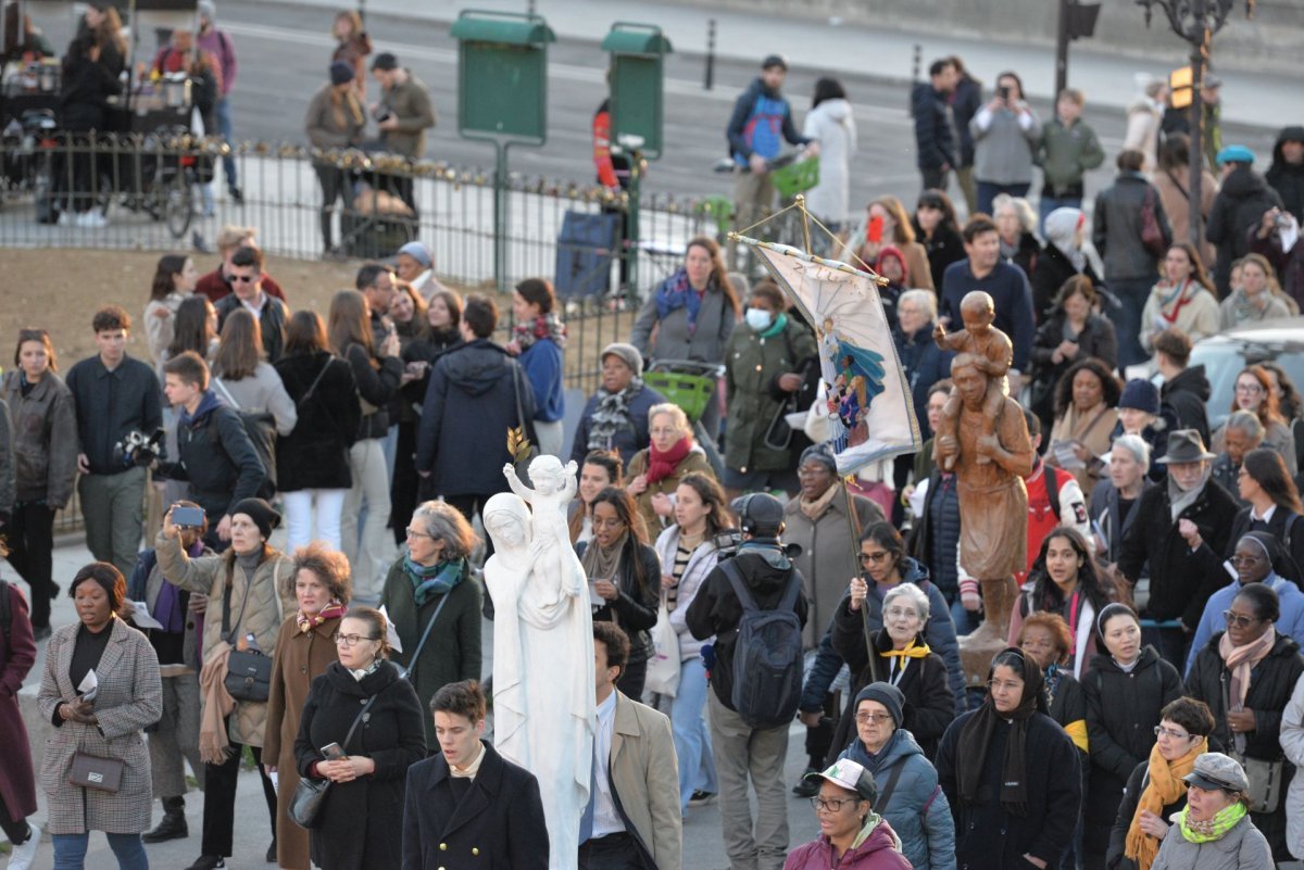 Veillée à Notre Dame avec Pierres Vivantes. © Marie-Christine Bertin / Diocèse de Paris.