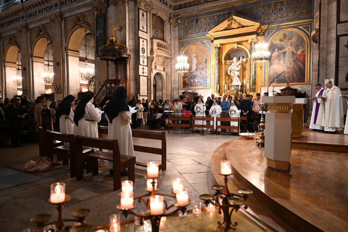 Veillée de l'espérance à la basilique Notre-Dame des Victoires. © Marie-Christine Bertin / Diocèse de Paris.