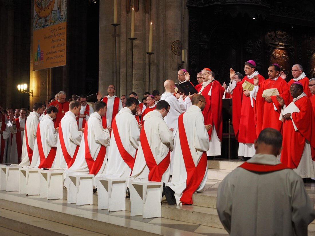 Prière d'ordination. © Yannick Boschat / Diocèse de Paris.