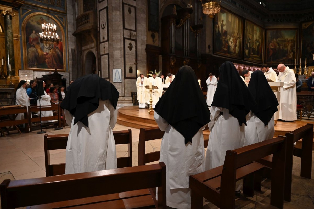 Messe des nouveaux prêtres à Notre-Dame des Victoires 2024. © Marie-Christine Bertin / Diocèse de Paris.