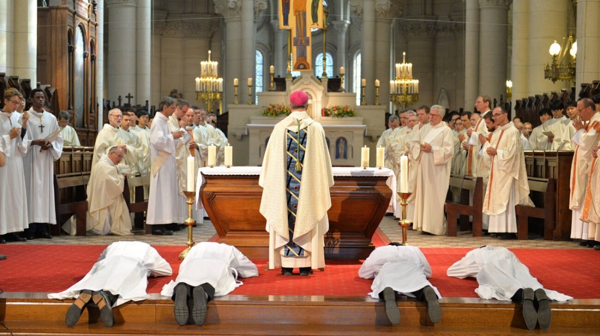 Ordinations diaconales en vue du sacerdoce 2018. © Marie-Christine Bertin / Diocèse de Paris.