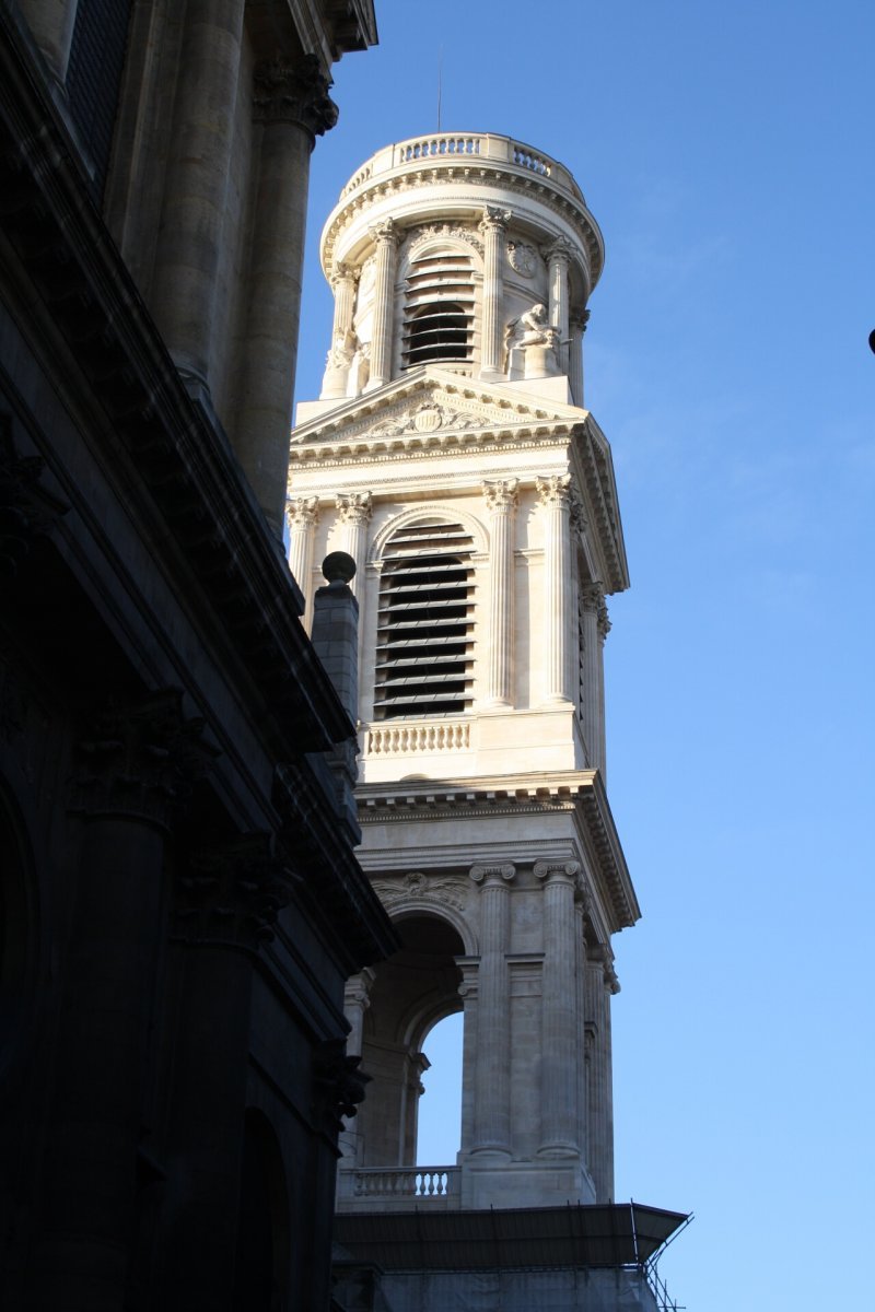 La tour Nord de St-Sulpice restaurée, prise de dos, dans la matinée du (…). © Olivier Bouet.