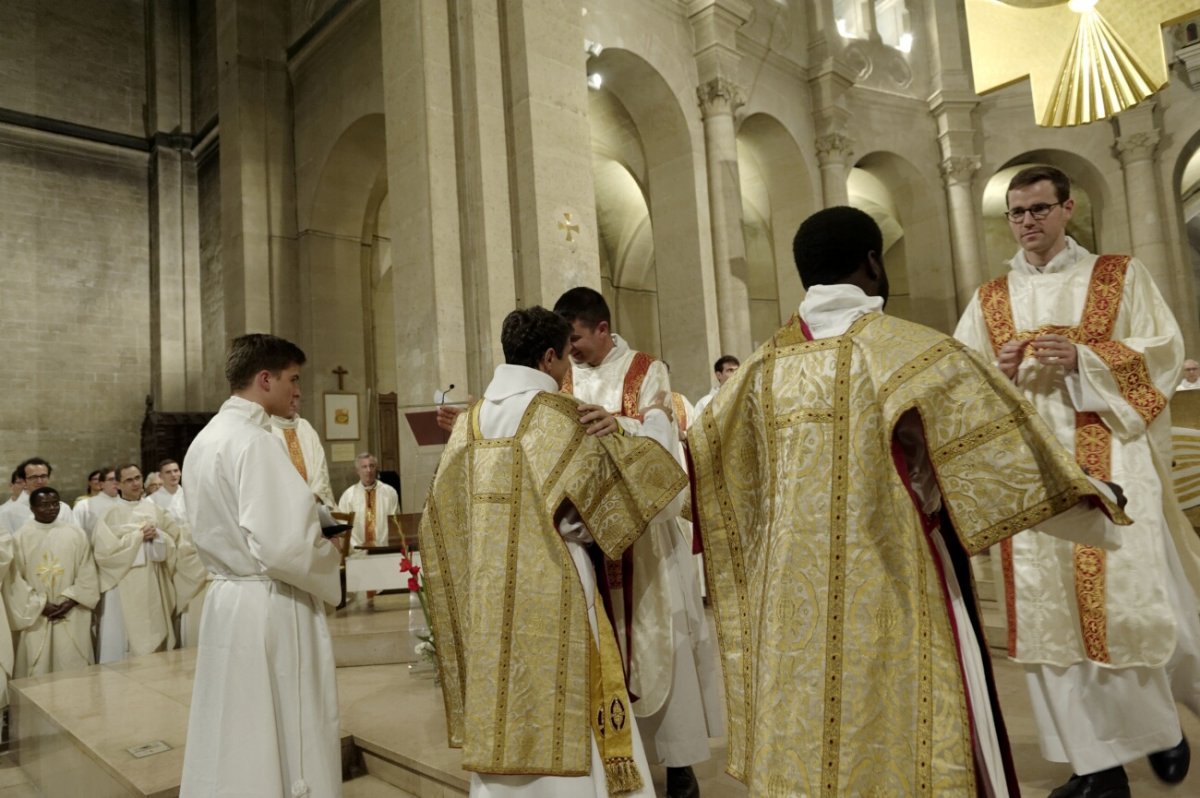 Ordinations diaconales en vue du sacerdoce 2019. Par Mgr Denis Jachiet, évêque auxiliaire de Paris, le 28 septembre 2019 à Saint-Lambert de Vaugirard. © Trung Hieu Do / Diocèse de Paris.