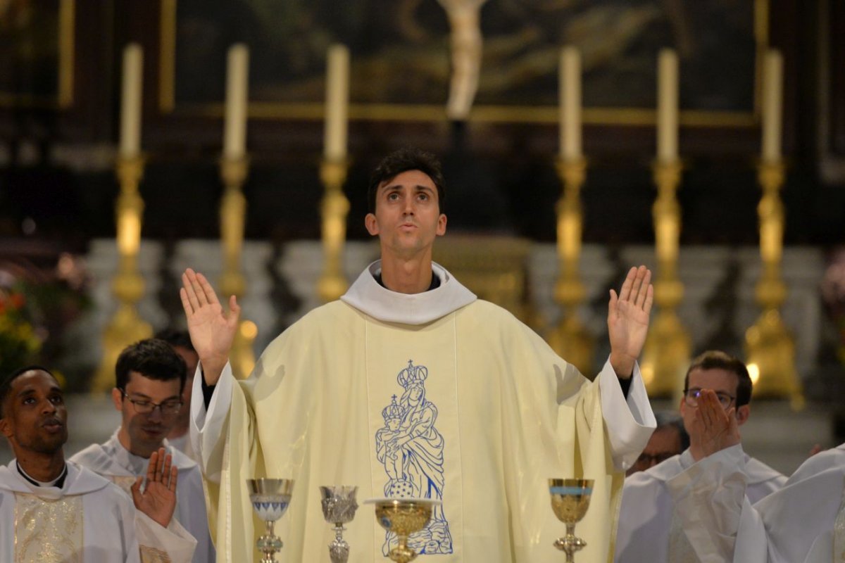 Messe des nouveaux prêtres à Notre-Dame des Victoires 2021. © Marie-Christine Bertin / Diocèse de Paris.