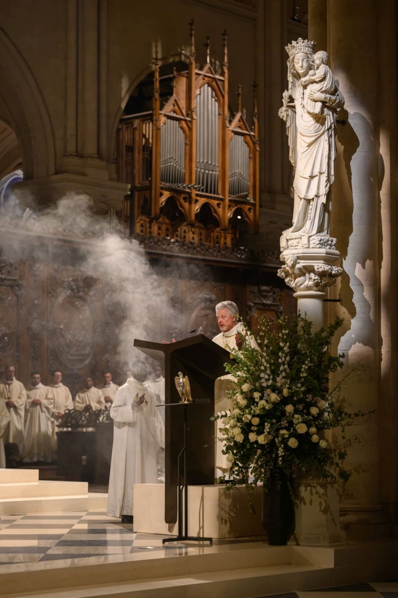 Vigile pascale à Notre-Dame de Paris 2025. © Jean-Baptiste Delerue.