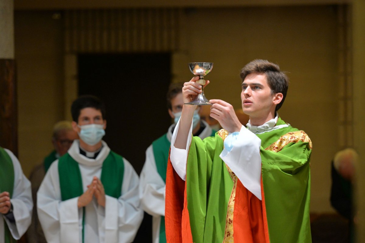 Messe des nouveaux prêtres à la Maison Marie-Thérèse. © Marie-Christine Bertin / Diocèse de Paris.