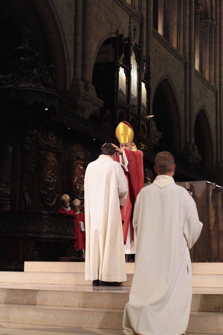 Imposition des mains par le cardinal André Vingt-Trois. © Yannick Boschat / Diocèse de Paris.