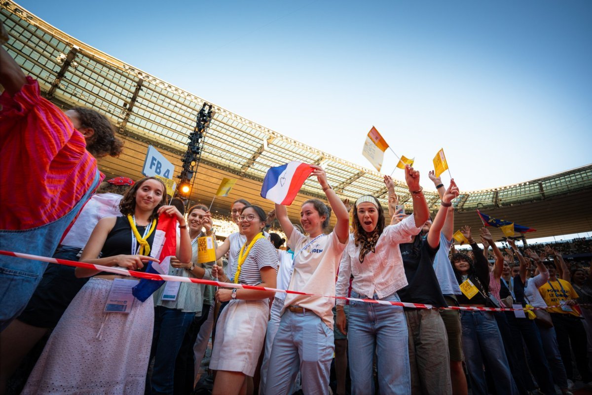 Veillée de prière avec les jeunes et le pape Léon XIV : Ouverture du Stade. © Dylan Guidez / Diocèse de Paris.
