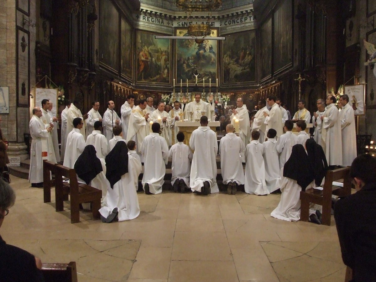 La liturgie était belle et soignée. L'atmosphère recueillie et très (…). © Notre-Dame des Victoires 