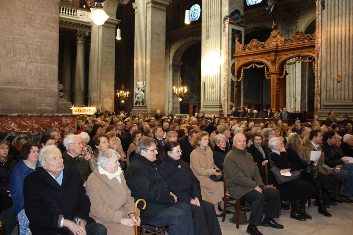 Les paroissiens de St-Sulpice étaient venus nombreux à la messe ; ils (…). © Olivier Bouet.