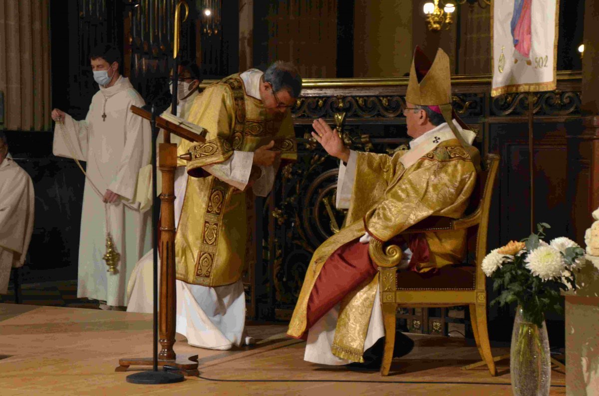 Accueil des reliques de sainte Geneviève à Saint-Germain l'Auxerrois. © Michel Pourny / Diocèse de Paris.