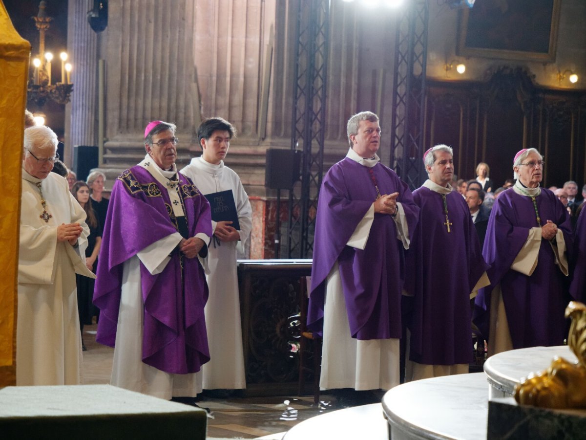 Chant marial du Salve Regina. © Yannick Boschat / Diocèse de Paris.