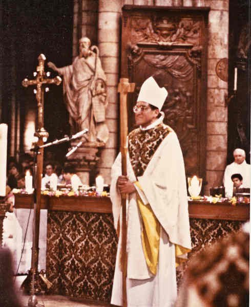 Messe d'installation à Notre-Dame de Paris. En 1981. 