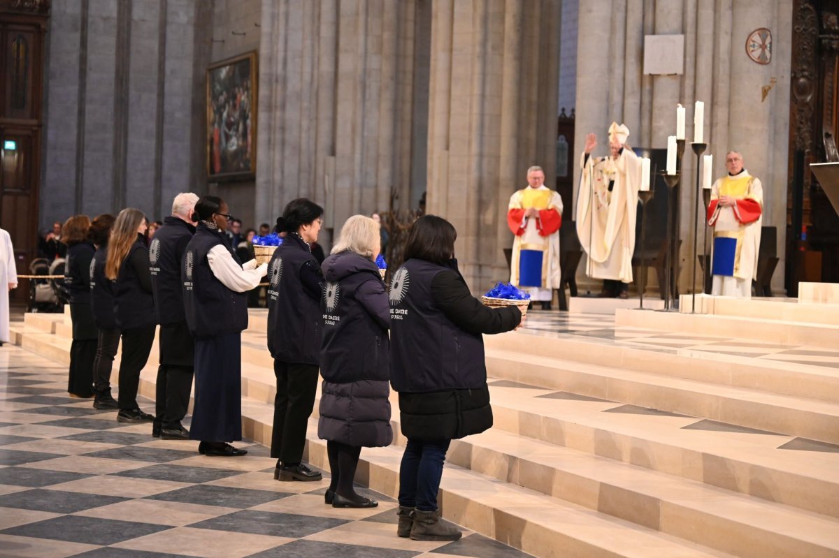 Messe en présence des Pompiers et des Compagnons. © Marie-Christine Bertin / Diocèse de Paris.