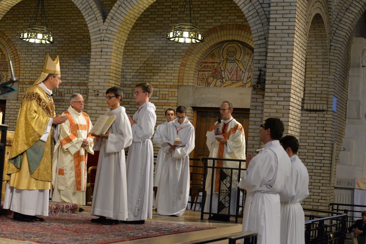 Ordinations d'Alexis et Jean-Basile Gras à Saint-Léon. © Marie-Christine Bertin.