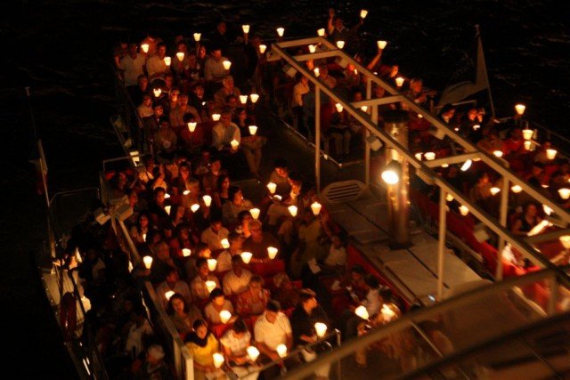 Procession fluviale du 15 août 2009. © saint-hippolyte.net.