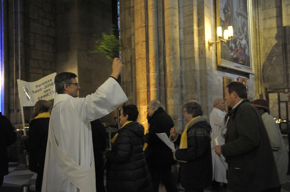 Les communautés de Paris ont été invité à renouveler leur profession de foi.. © Trung Hieu Do / Diocèse de Paris.