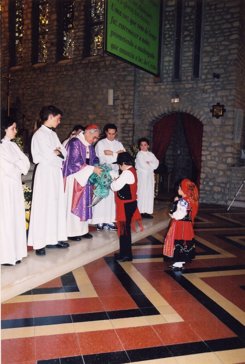 Les 10 ans de consécration de Notre-Dame de Fatima à Paris. En décembre 2004. 