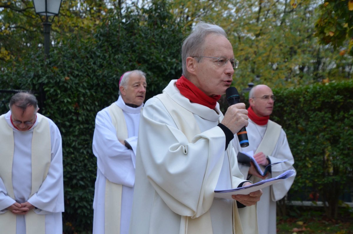 Montée des marches du Sacré-Cœur à l'occasion de la Journée Mondiale (…). © Michel Pourny / Diocèse de Paris.