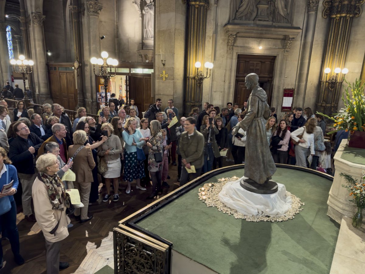 Dévoilement de la statue de saint Charles de Foucauld à Saint-Augustine. © Benjamin Monnerot-Dumaine.