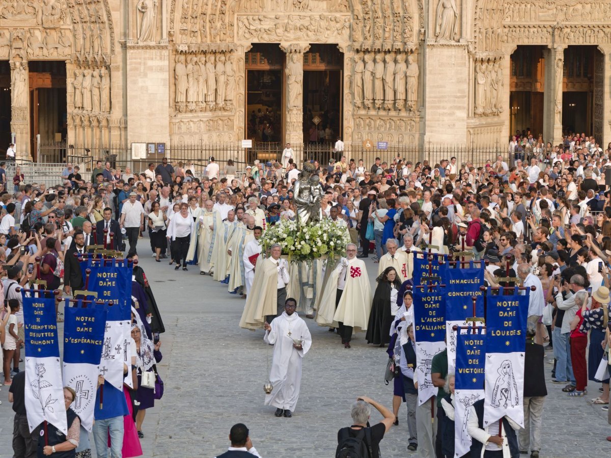 Veille de la fête de l'Assomption à Notre-Dame de Paris 2025. © Yannick Boschat / Diocèse de Paris.