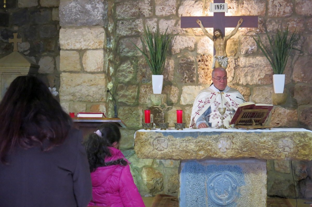 Messe maronite du couvent St-Elisée, Vallée sainte. © Laurence Faure / Paris Notre-Dame (Décembre 2021).